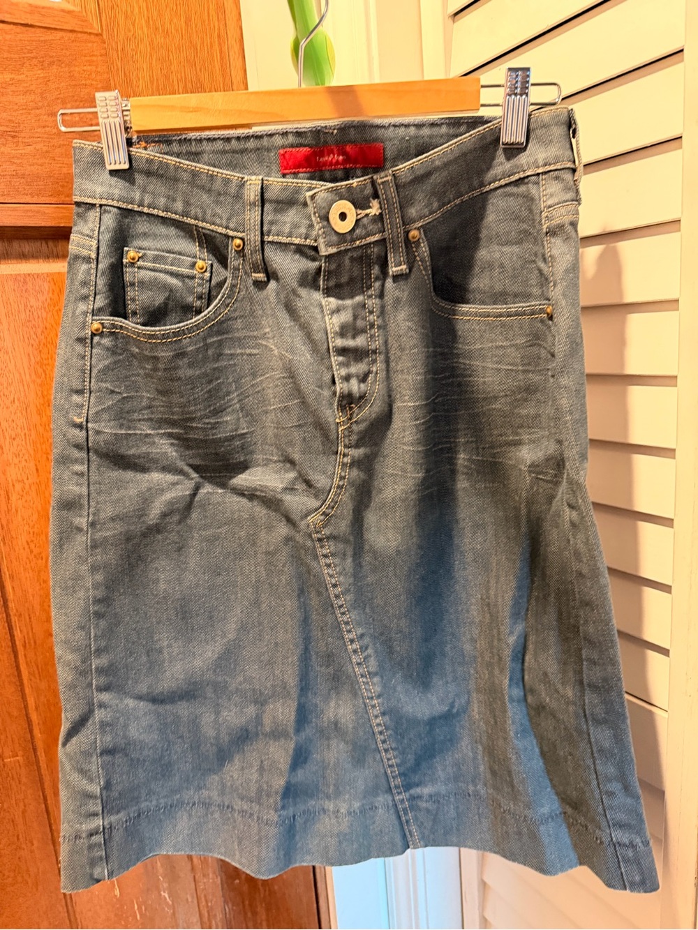 Levis High-Rise Denim Skirt Size 4/ W27, Length 23 Inches, 5 Pockets